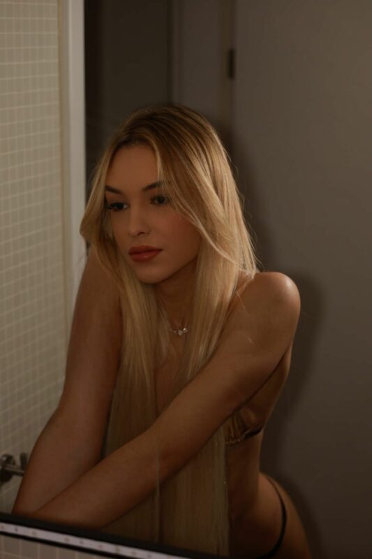 Nicolly Saldanha 4